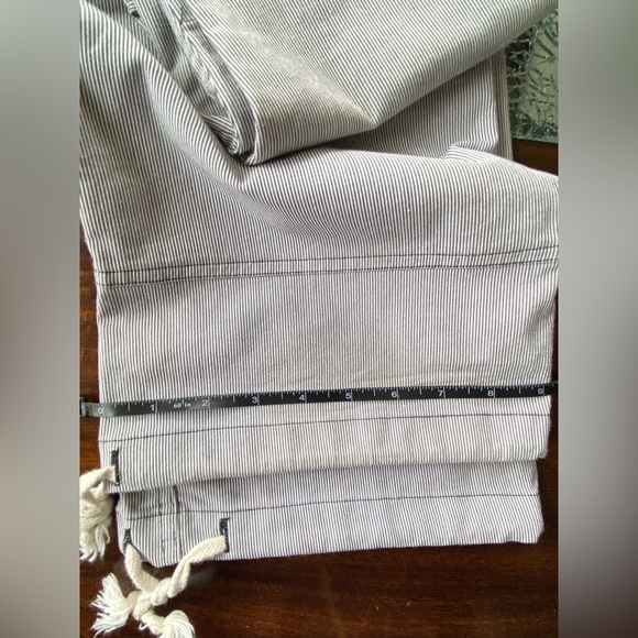 SUPER CUTE Zinc cargo style pant. Small pinstripe. Cute details! - Picture 16 of 16